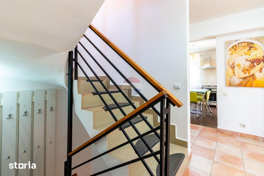 Casă cu 6 camere cu Teren 240 Mp în Corbeanca