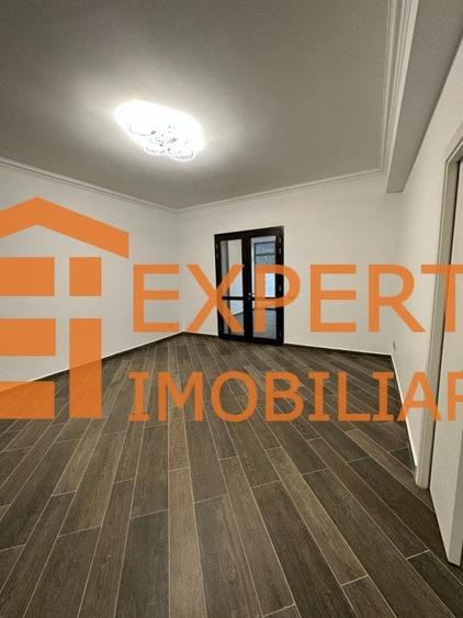 Casă individuală cu 7 camere cu Teren 400 Mp în Faleza Nord