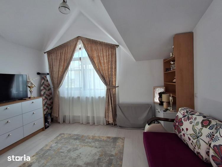 Casă cu 5 camere cu Teren 660 Mp în Bucium