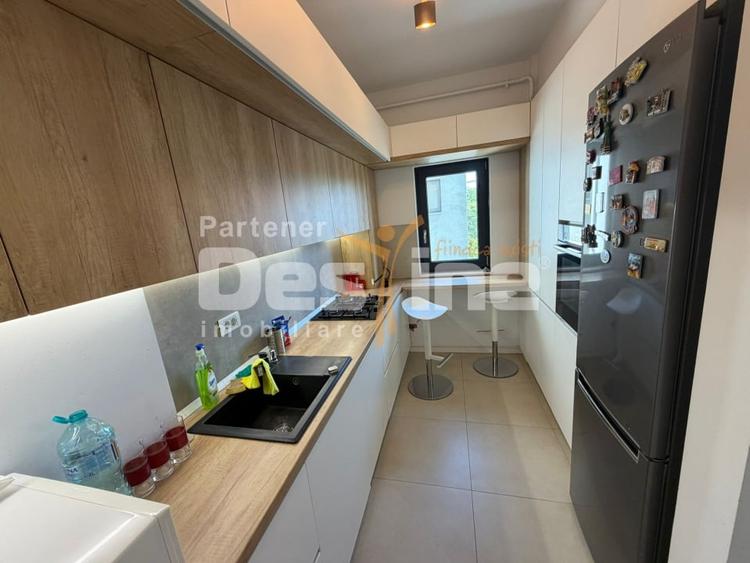 Apartament cu 3 camere, mobilat în Craiovița Nouă