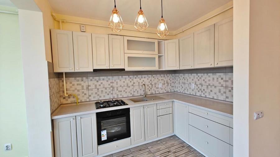 Apartament cu 3 camere semidecomandat, mobilat în Florești — fotografia 1