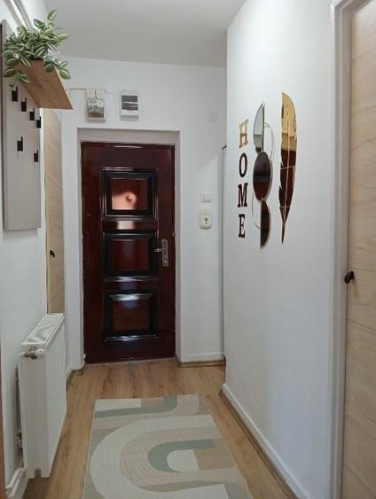 Apartament cu 2 camere semidecomandat, mobilat în Central