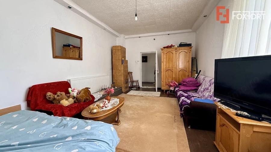 Casă cu 5 camere cu Teren 2540 Mp în Halânga