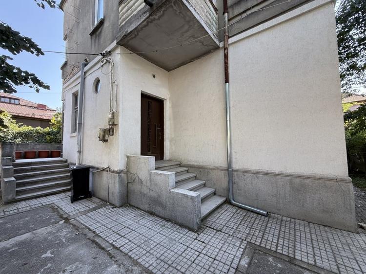 Casă individuală cu 3 camere cu Canalizare în Ultracentral
