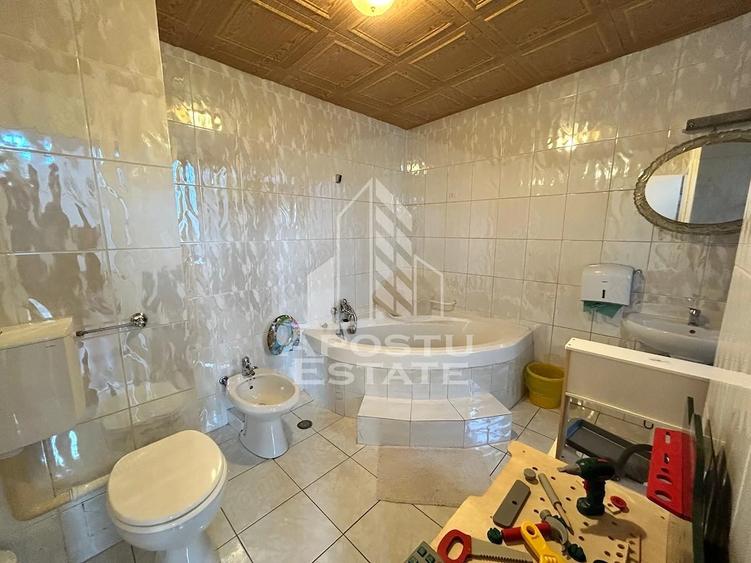 Casă cu 6 camere cu Teren 588 Mp în Lipovei