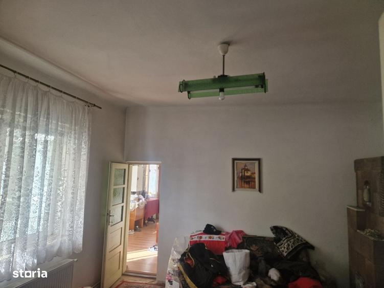 Casă cu 3 camere semidecomandat în Central