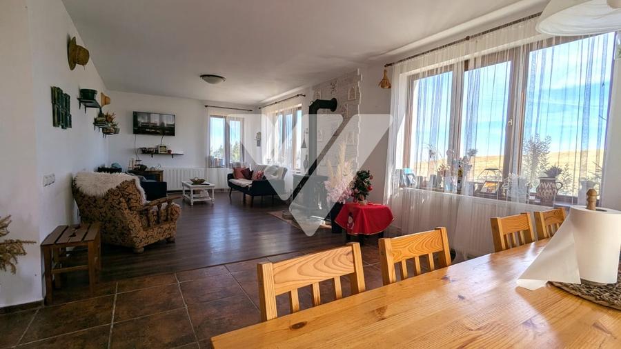 Casă individuală cu 7 camere cu Teren 430 Mp în Păltiniș