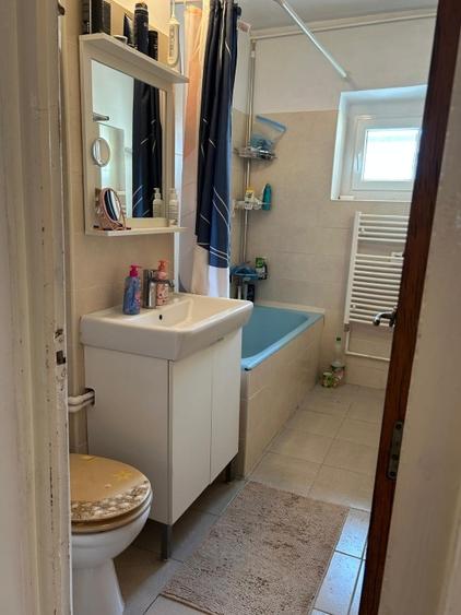 Apartament cu 4 camere decomandat în Tei