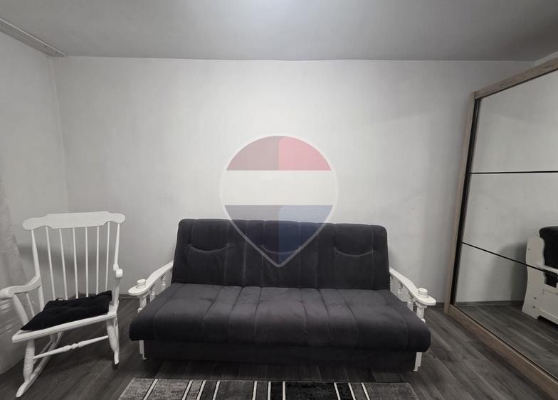 Apartament cu 2 camere semidecomandat, mobilat în Dâmbovița