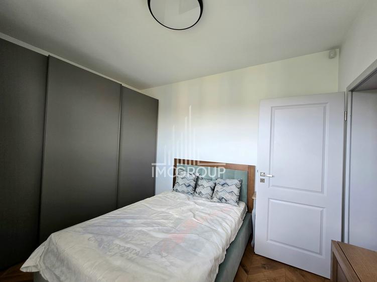 Apartament cu 4 camere semidecomandat, mobilat în Central