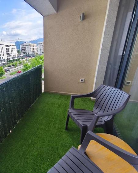 Apartament cu 2 camere decomandat, mobilat în Tractorul