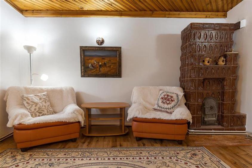Casă individuală cu 7 camere cu Canalizare în Bran