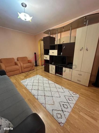 Apartament cu 3 camere semidecomandat în Dacia