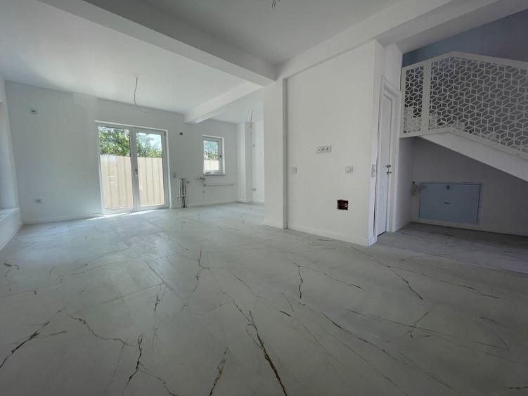 Duplex cu 4 camere cu Canalizare în Central