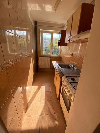 Apartament cu 2 camere semidecomandat în Craiovei