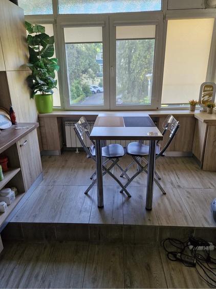 Apartament cu 3 camere semidecomandat în Cotroceni