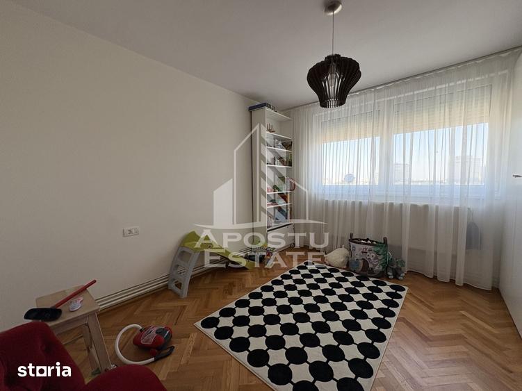 Apartament cu 3 camere decomandat în Punctele Cardinale