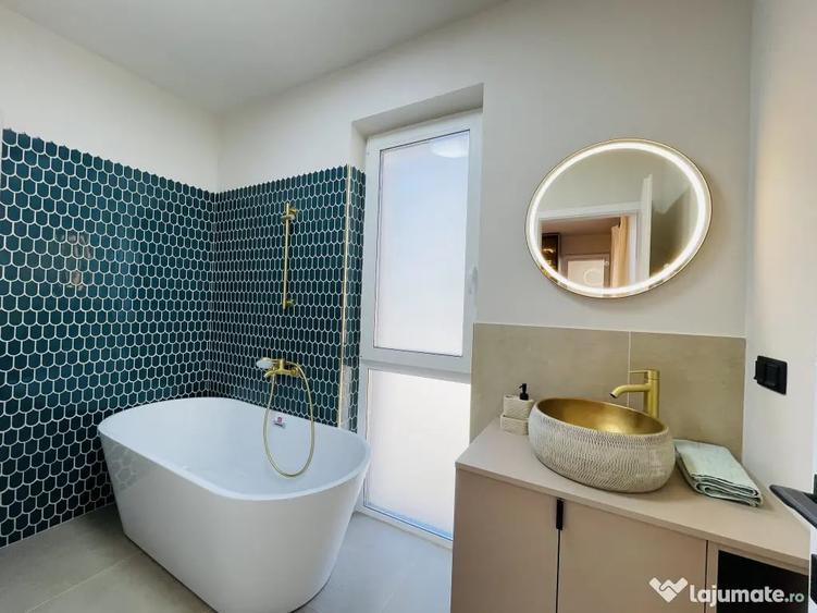 Apartament cu 3 camere semidecomandat în Florești