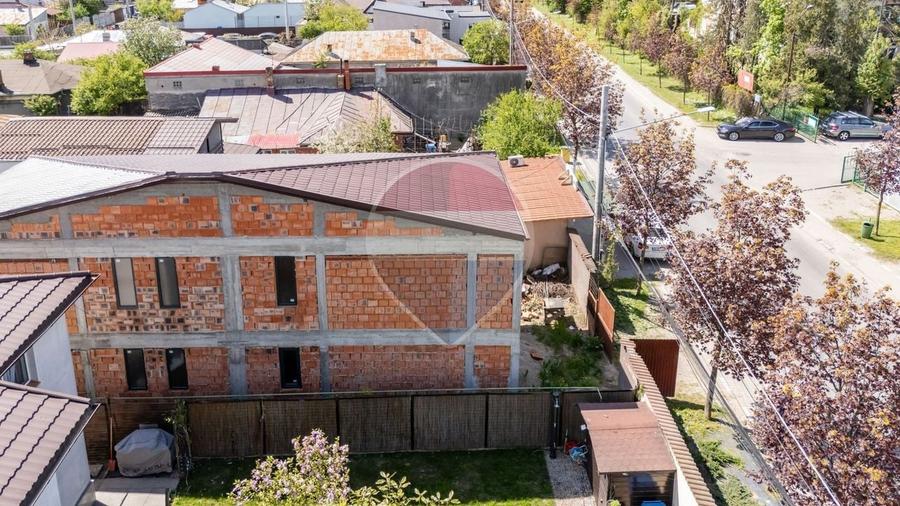 Casă individuală cu 5 camere cu Teren 264 Mp în Vest