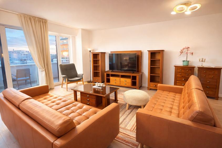 Apartament cu 3 camere decomandat, mobilat în P-ța Alba Iulia