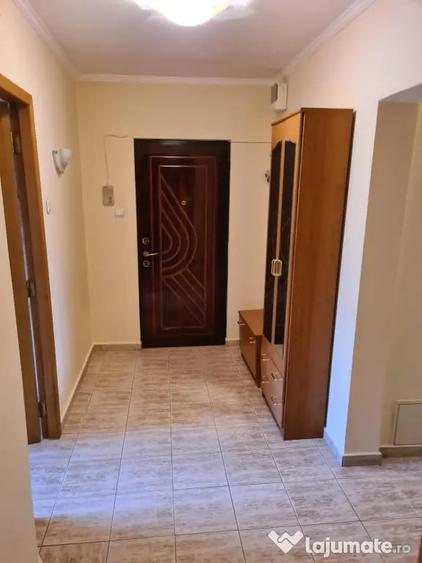 Apartament cu 3 camere decomandat în Vitan