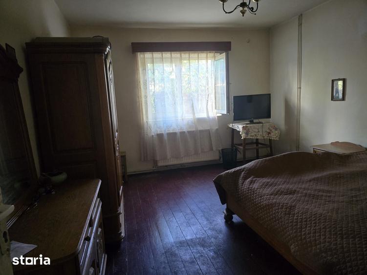 Casă cu 5 camere cu Teren 238 Mp în Traian