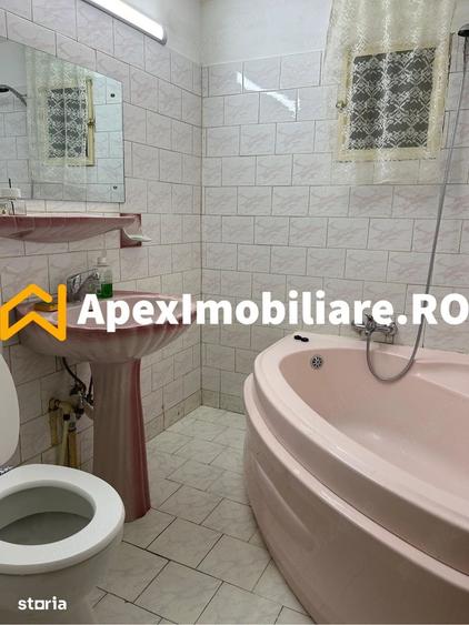 Apartament cu 4 camere semidecomandat în Crângași