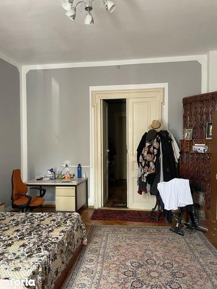 Apartament cu 5 camere în Victoriei