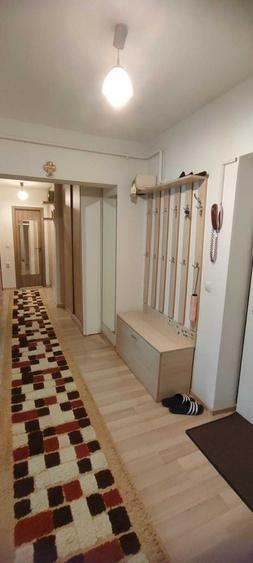 Apartament cu 3 camere decomandat în Tomești
