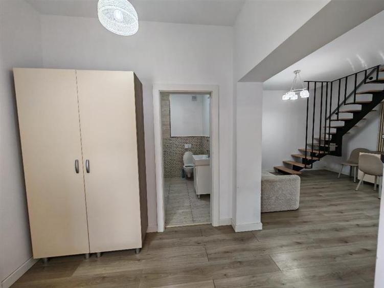 Casă cu 3 camere cu Canalizare în Periferie