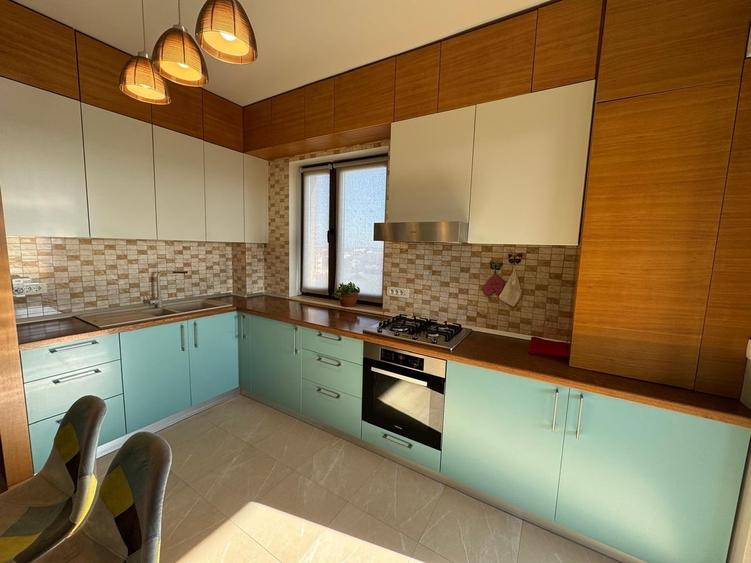 Apartament cu 3 camere decomandat în Olteniței
