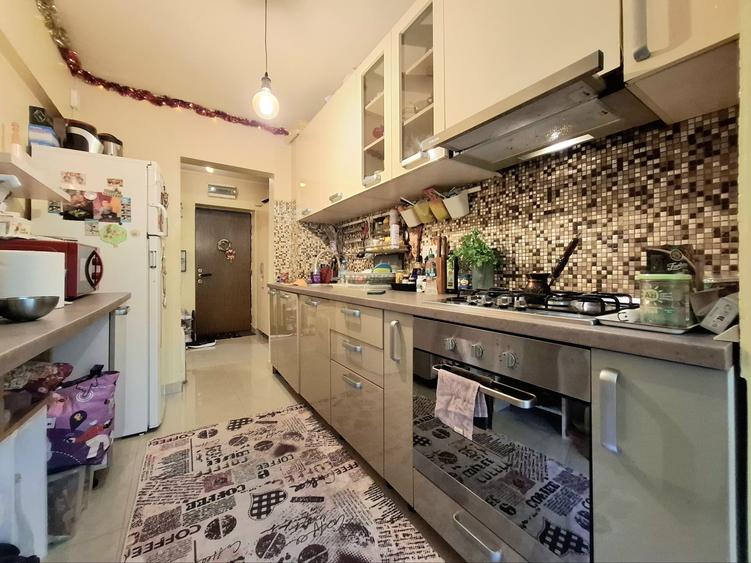 Apartament cu 3 camere decomandat, mobilat în Basarabia