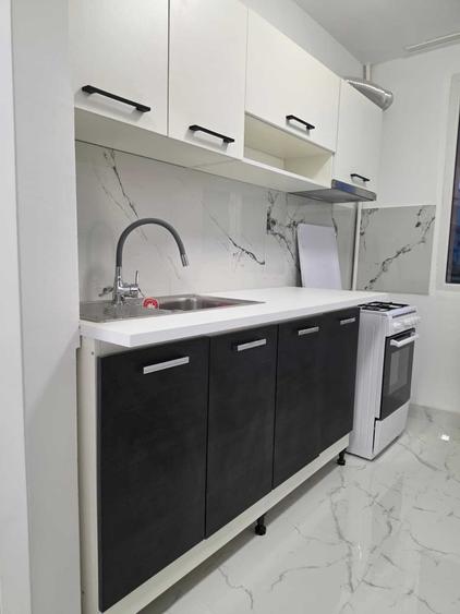 Apartament cu 3 camere semidecomandat în Colentina
