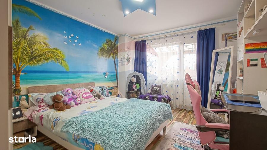 Casă cu 9 camere cu Teren 377 Mp în Central