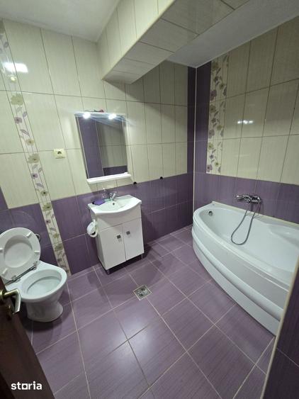Apartament cu 3 camere decomandat în Florești