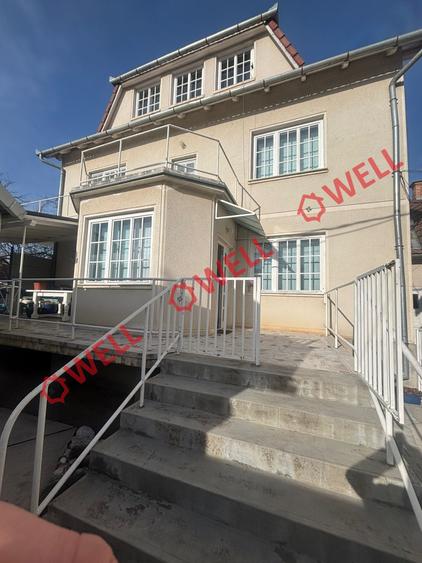 Birou, de 445 mp, în Central