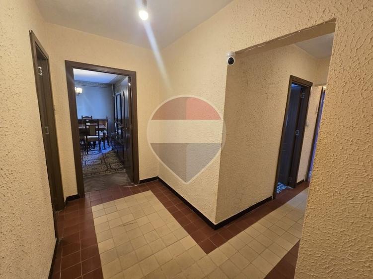 3 decomandate, etaj 1, zona Ciuperca - 9