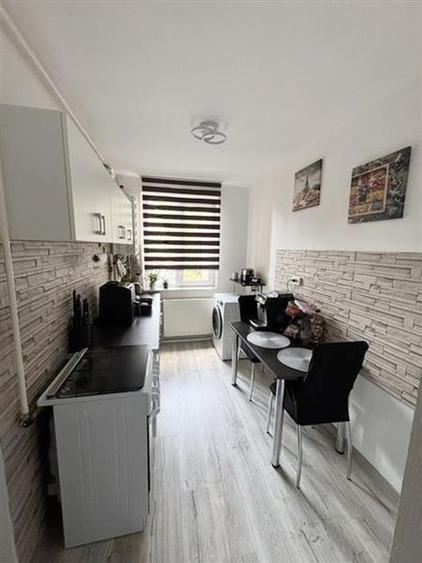 Apartament cu 2 camere semidecomandat, mobilat în Vlahuță