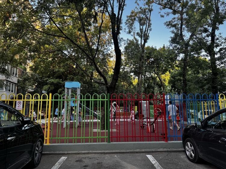 Apartament cu 2 camere decomandat în Eroii Revoluției