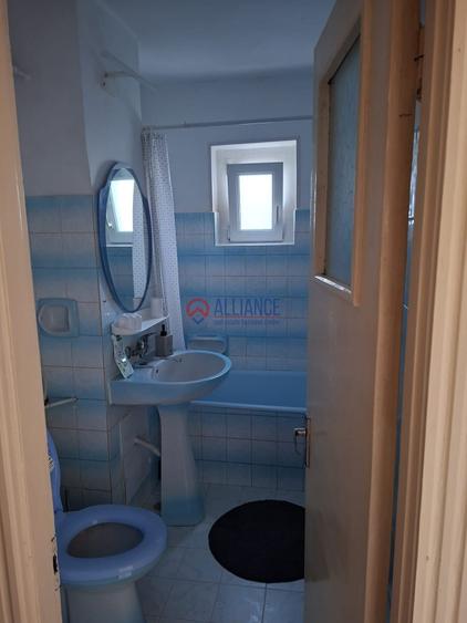 Apartament cu 2 camere decomandat în Trocadero