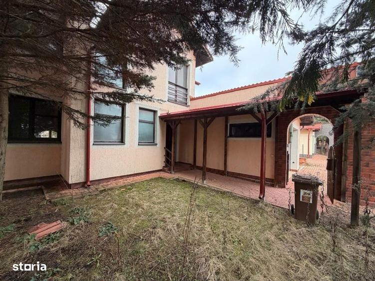 Casă cu 4 camere în Central