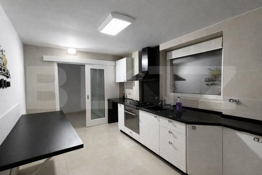Apartament cu 4 camere decomandat, mobilat în Central