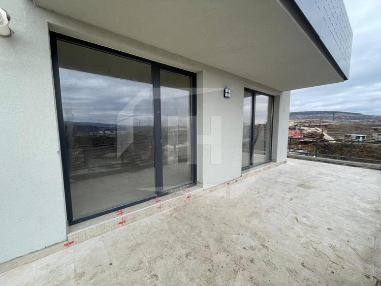 Apartament cu 3 camere semidecomandat în Baciu