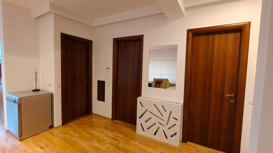 Apartament cu 2 camere semidecomandat, mobilat în Băneasa
