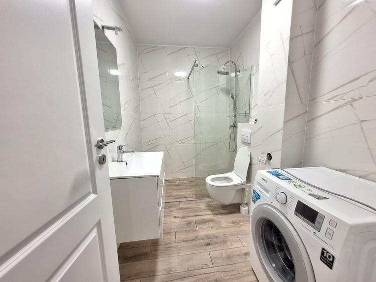 Apartament cu 3 camere semidecomandat în Florești