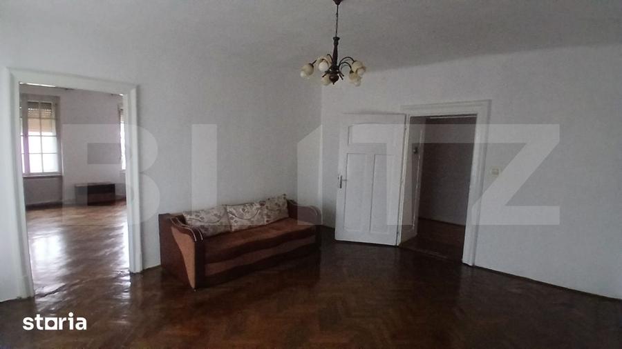Apartament cu 5 camere în Central