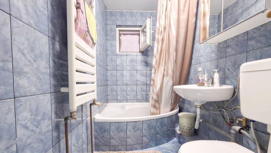 Casă individuală cu 6 camere cu Canalizare în Drumul Taberei