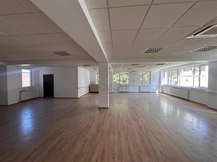 Spațiu comercial, de 144 mp, în Soarelui