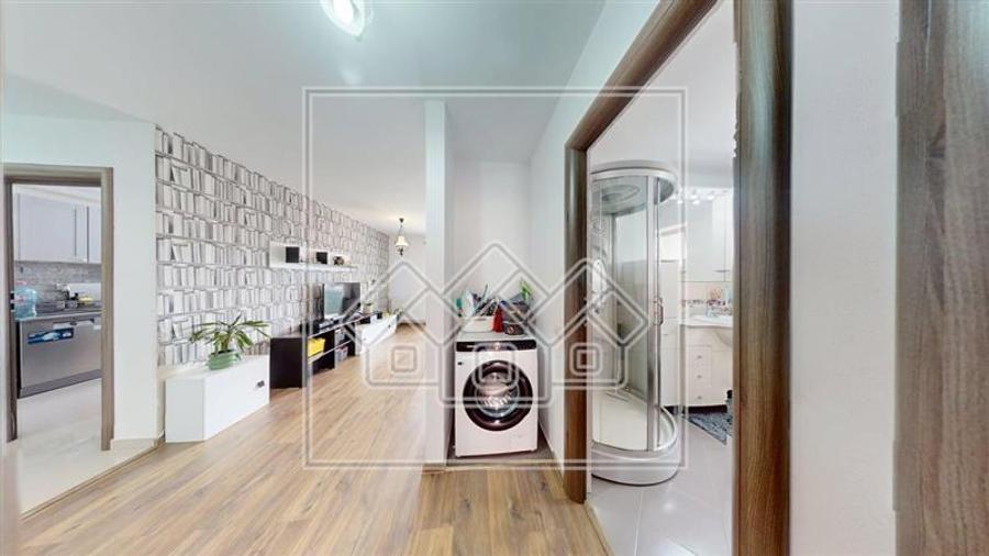 Apartament cu 3 camere decomandat în Șelimbăr