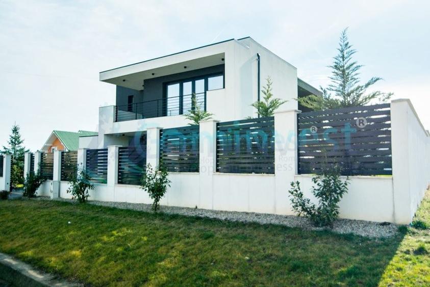 Casă individuală cu 4 camere cu Canalizare în Sânmartin